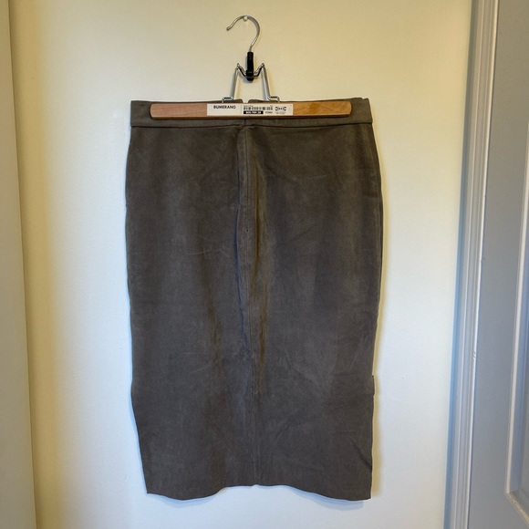 ✨SOLD✨Wilfred Free Vegan Suede Lis Skirt - Picture 4 of 5